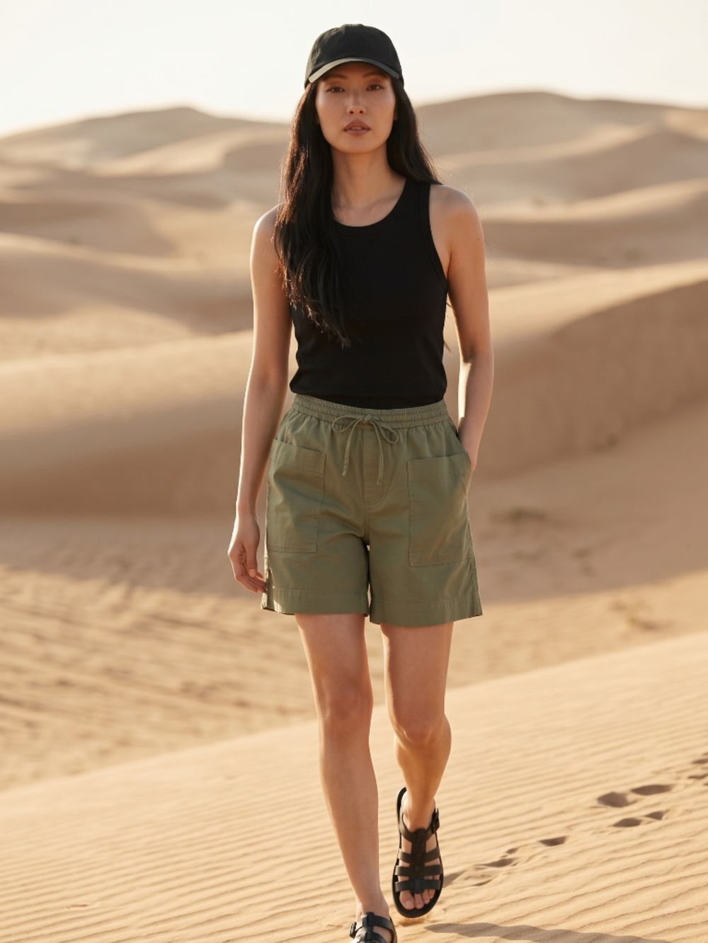 Everlane cargo shorts size medium nwt